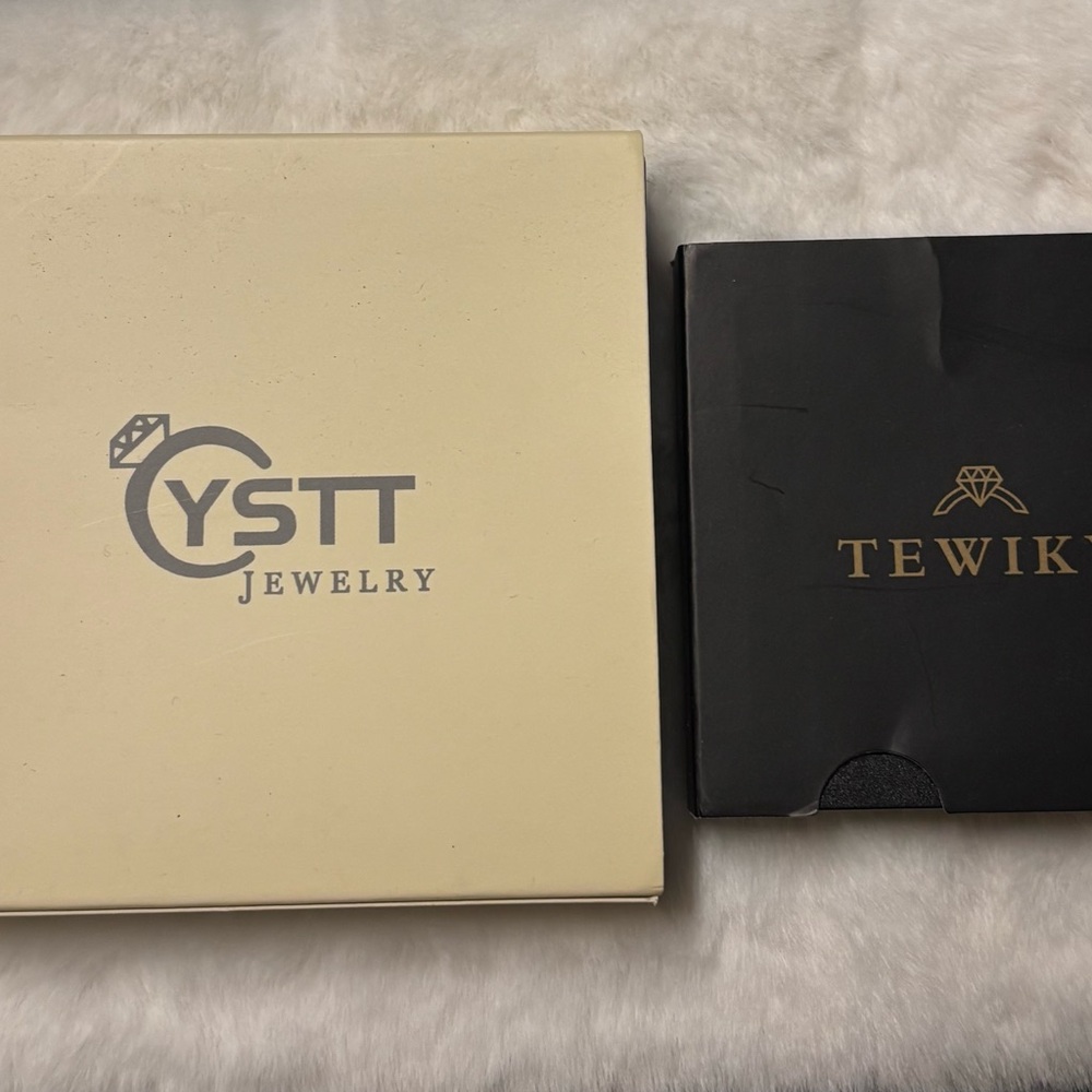 Set of 3 - initial T bling gold tone necklaces , brand new in cases - Picture 7 of 7